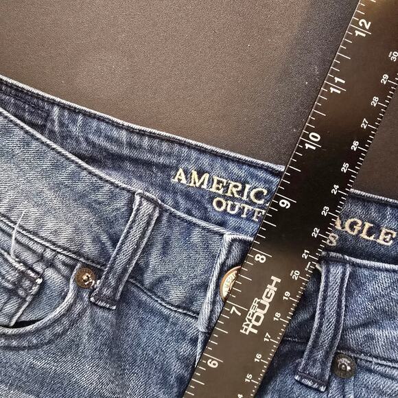 American Eagle Women's Raw Hem Stretch Shortie Denim Shorts Medium Wash Size 6 - Picture 9 of 10